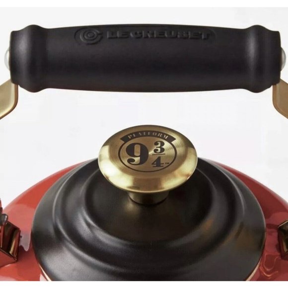 Le Creuset x HARRY POTTER Hogwarts Express Tea Pot Teapot Kettle Classic Limited - Picture 4 of 6
